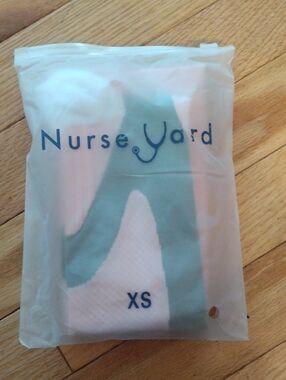 Nurse Yard XS Compression Socks in Gray and Pink